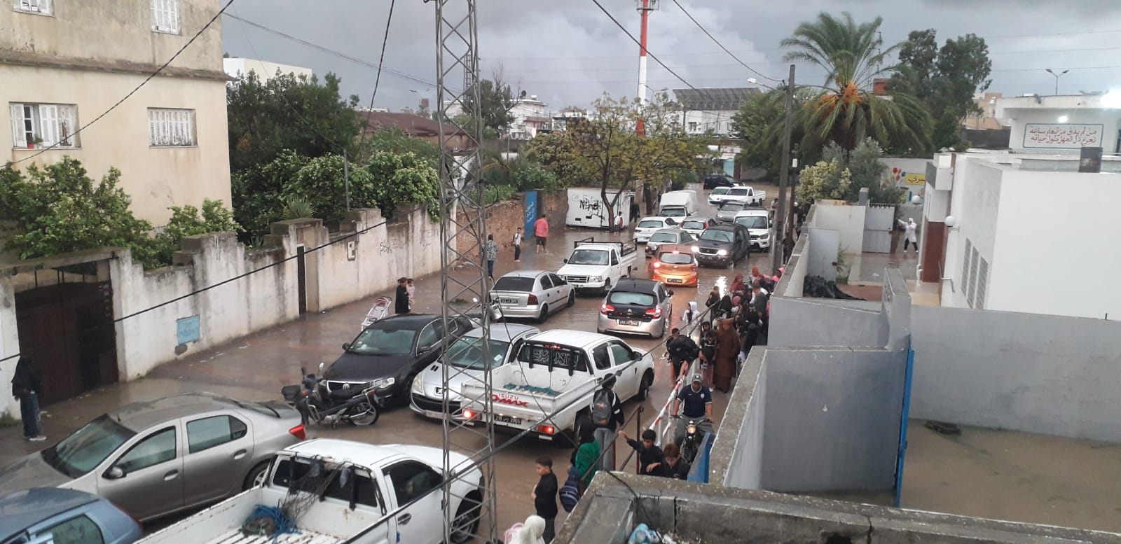 طبربة/منوبة.. أمطار غزيرة ونزول للبرد عطل الحركة 